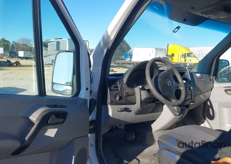 2012 Mercedes-Benz Sprinter 2500 High Roof из США, поврежденный, VIN WD3PE8CB2C5704133